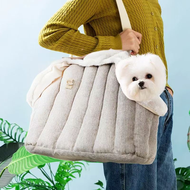 Why Every Cat and Dog Needs a Carrier？